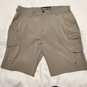 IRON CO. ￼ Khaki 4-Way Stretch Hybrid Cargo SZ 40 /11" Inseam Short